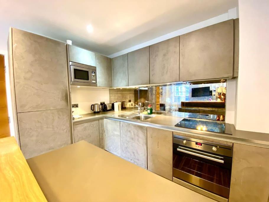 Stunning Little House On Poole Quay - Free Secure Parking & Wifi - In The Heart Of The Old Town - Great Location - Free Parking - Fast Wifi - Smart Tv - Newly Decorated - Sleeps 2! Close To Poole & Bournemouth & Sandbanks Buitenkant foto