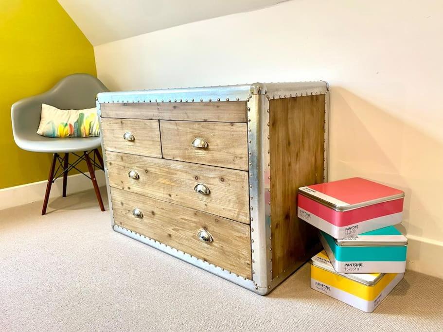 Stunning Little House On Poole Quay - Free Secure Parking & Wifi - In The Heart Of The Old Town - Great Location - Free Parking - Fast Wifi - Smart Tv - Newly Decorated - Sleeps 2! Close To Poole & Bournemouth & Sandbanks Buitenkant foto